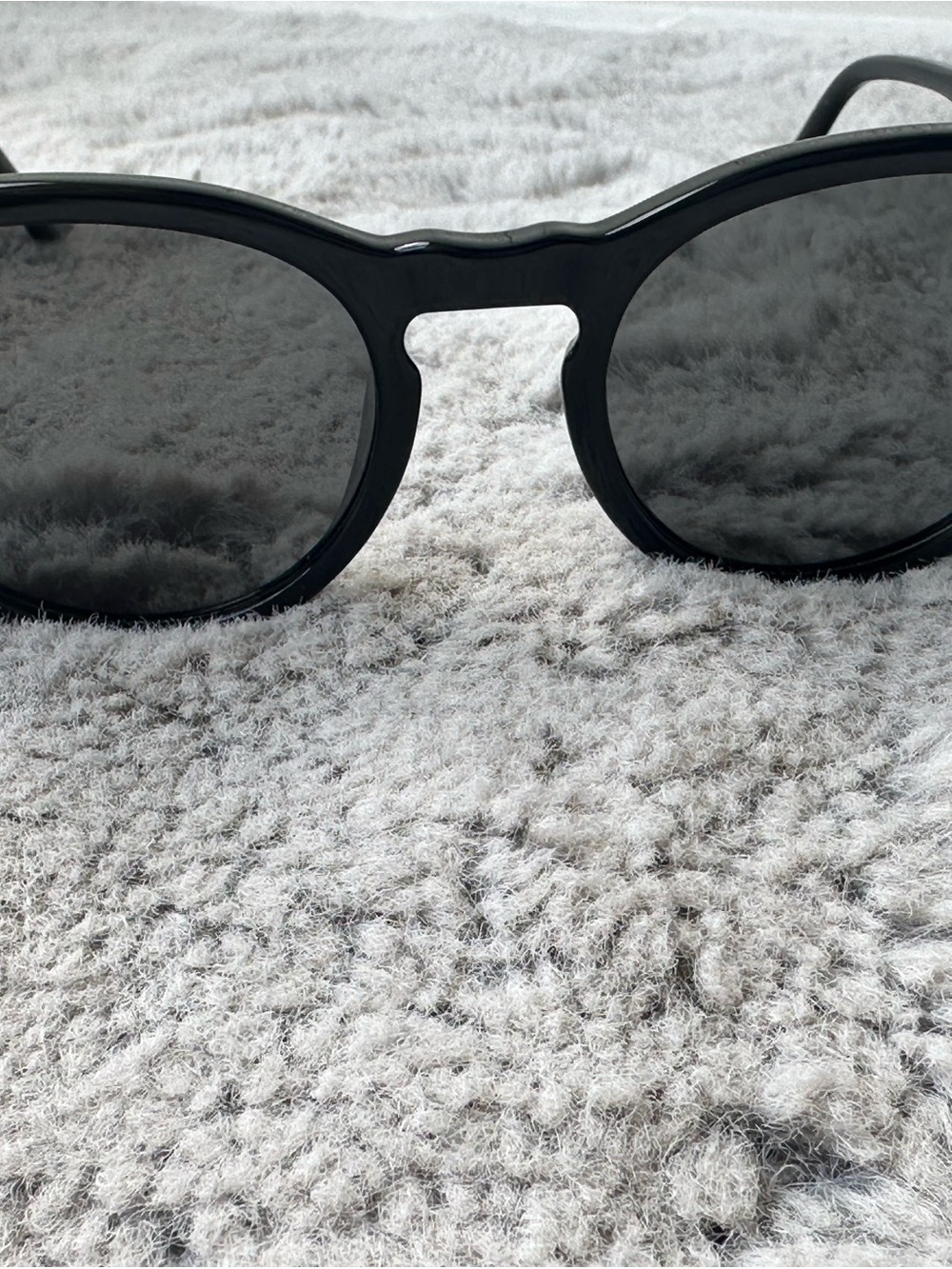 KREWE Black Round Sunglasses